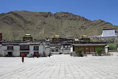 Tibet 07 01 Shigatse Tashilhunpo Entrance Tashilhunpo, in Shigatse, is one of the six great Gelugpa institutions and is the largest functioning monastic institution in Tibet, with 800 monks. It was founded in 1447 by Gendun Drub, who retroactively was named the First Dalai Lama. The Fifth Dalai Lama declared his teacher, then abbot of Tashilhunpo, to be a manifestation of Amitabha, founding the Panchen Lama lineage. Tashilhunpo is one of the few monasteries that weathered the stormy seas of the Cultural Revolution relatively unscathed.